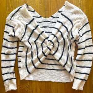 Reversible twist knot sweater